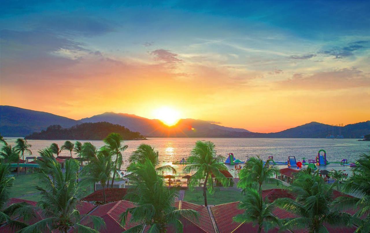 Whiterock And Waterpark 3* Subic Bay