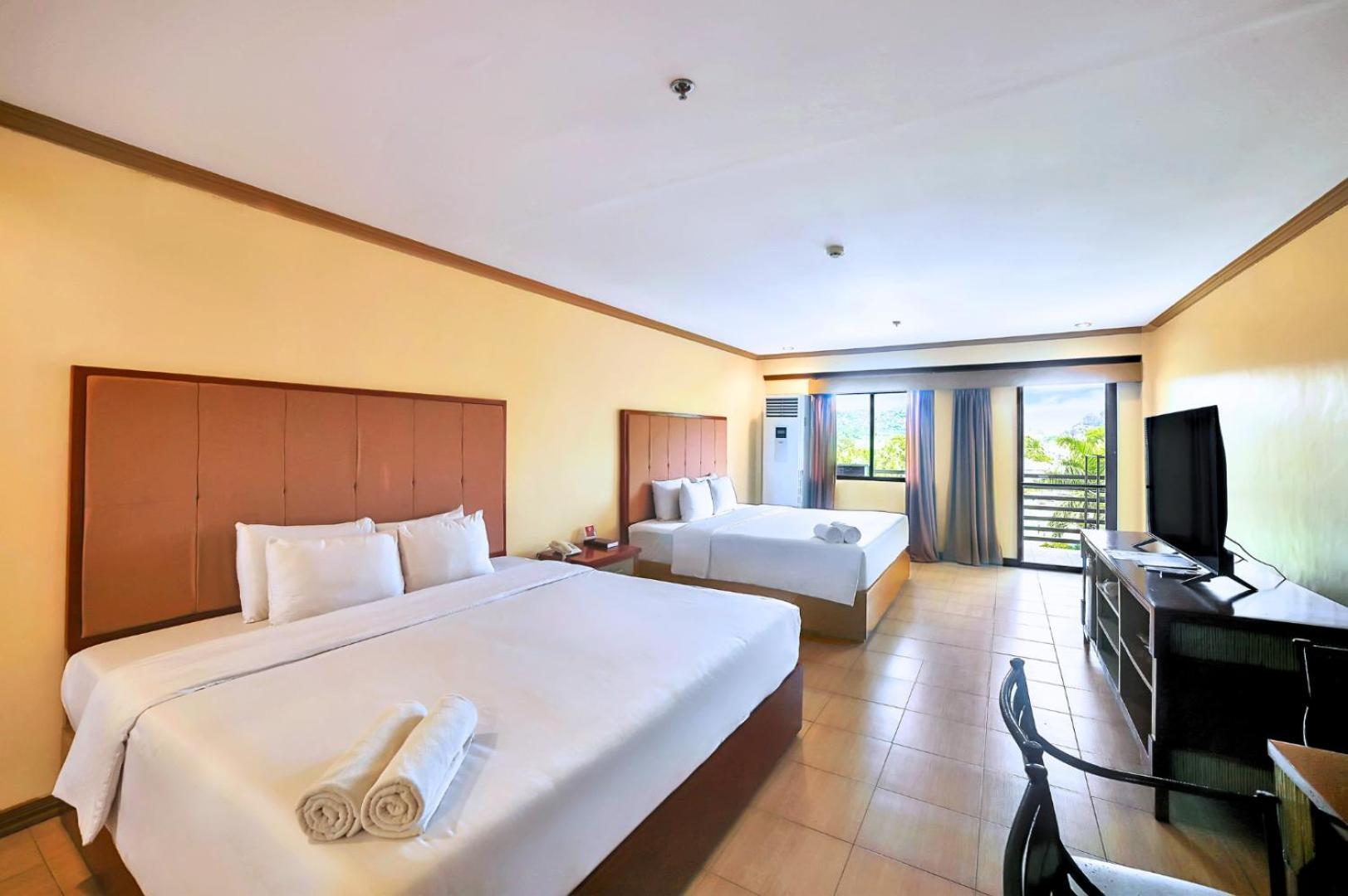 Whiterock And Waterpark Resort Subic Bay
