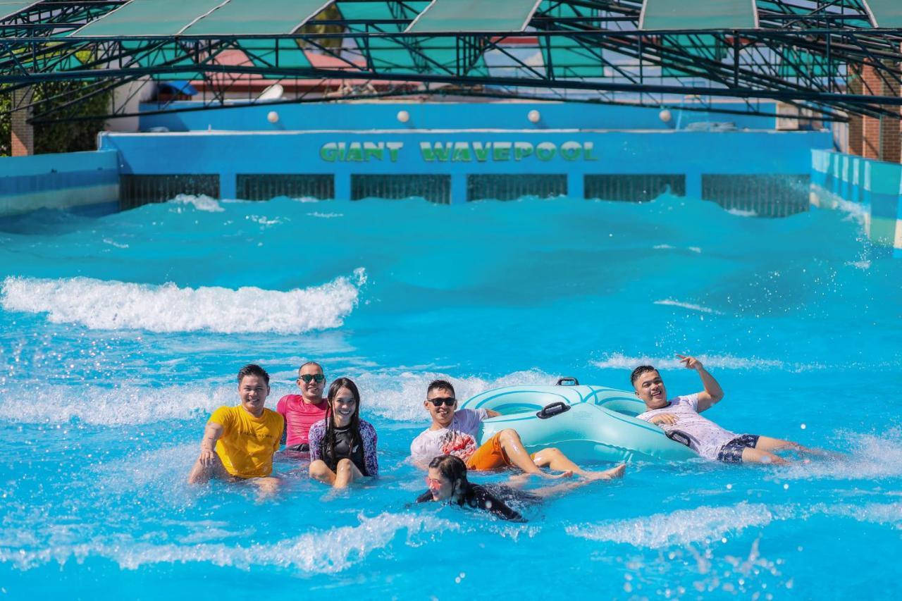 Whiterock And Waterpark Subic Bay